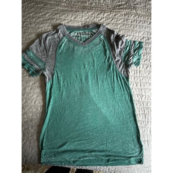 Men's HELIX short sleeve green tshirt with v neckline small - Picture 1 of 3